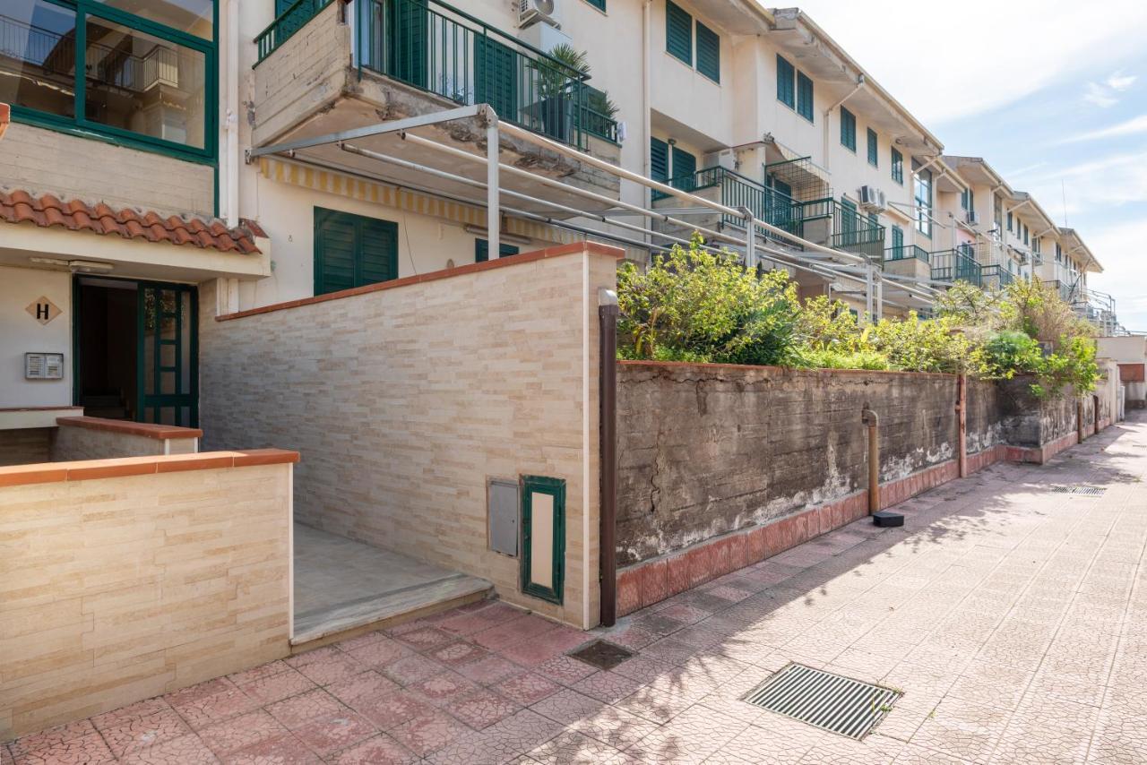 La Casa Di Tobia & Little Paradise Beach Apartments Giardini Naxos Exterior photo
