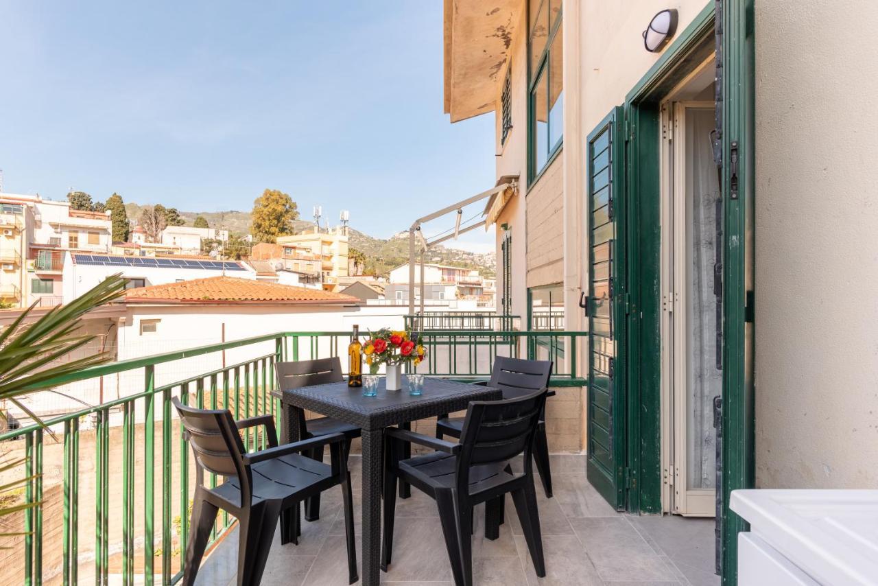 La Casa Di Tobia & Little Paradise Beach Apartments Giardini Naxos Exterior photo