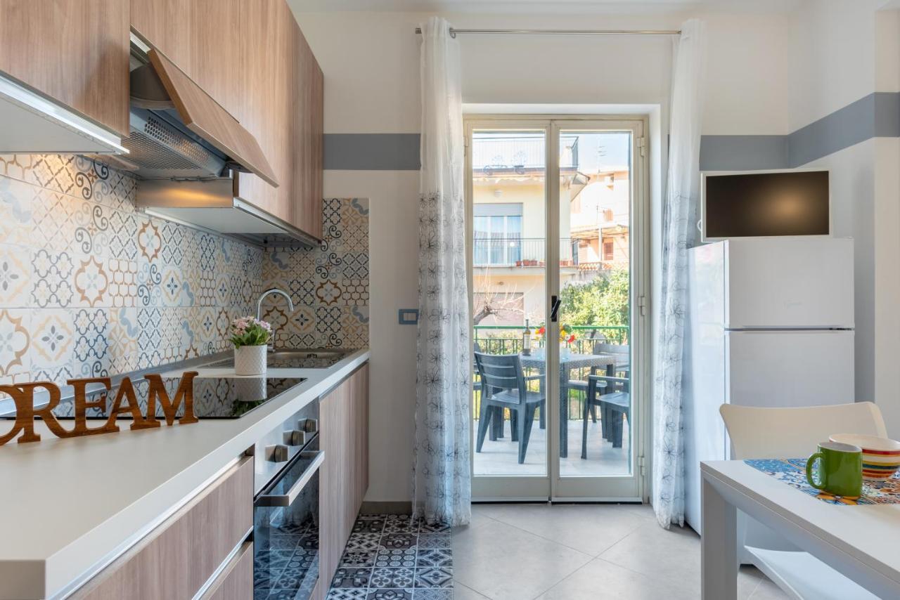 La Casa Di Tobia & Little Paradise Beach Apartments Giardini Naxos Exterior photo